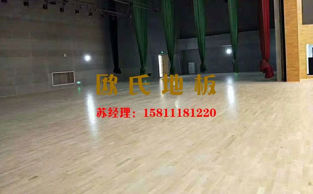 為什么舞臺(tái)木地板要翻新？舞臺(tái)木地板翻新的具體操作——?dú)W氏地板